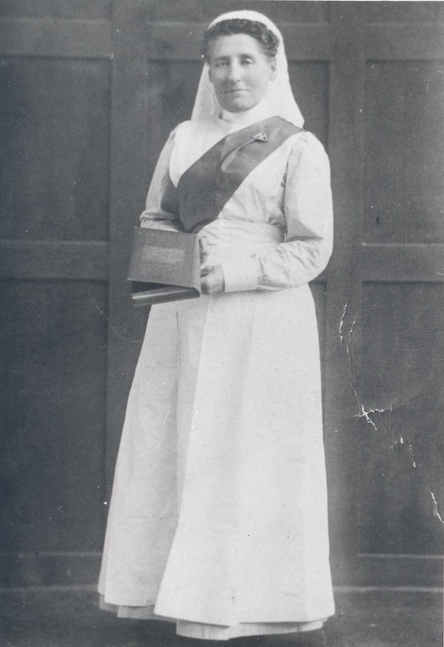 An unnamed First World War nurse from Weybridge. We wanted to tell the stories of more ‘everyday’ female experiences like this in Everyday Heroines.