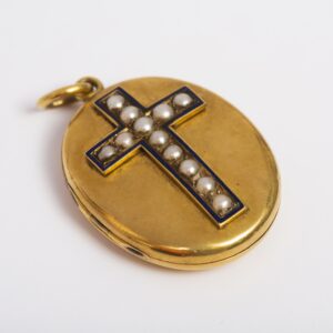 Oval Gold locket belonging to the Gill family. On the front is a cross formed by a narrow gold outline, lined with a layer of blue filled with twelve pearls.