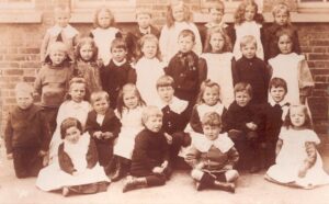 11.1988 1 Image of children at Hersham Infants School