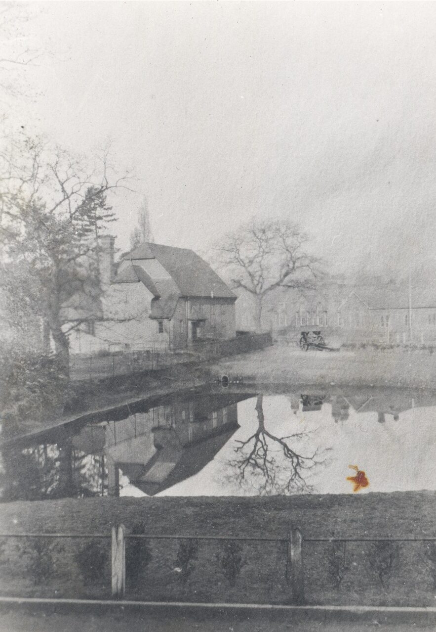 46.1990 Image of Hersham Green and pond, Hersham